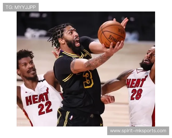 奥德加德任意球技艺惊艳全场,精准弧线引爆球迷热议